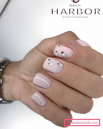 Delikatny lekki manicure 2019-2020