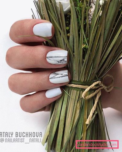 Delikatny lekki manicure 2019-2020