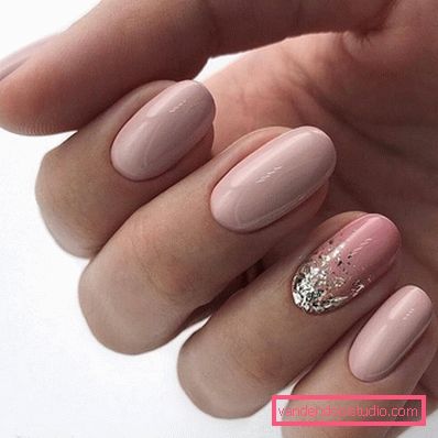 Delikatny lekki manicure 2019-2020