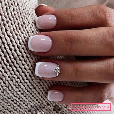 Delikatny lekki manicure 2019-2020