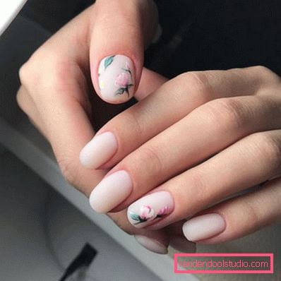 Delikatny lekki manicure 2019-2020