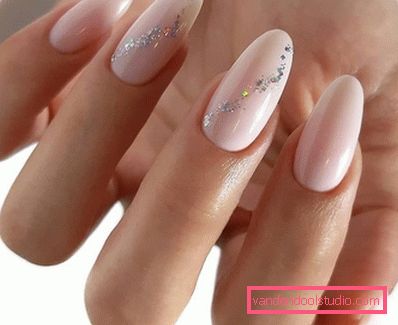Delikatny lekki manicure 2019-2020
