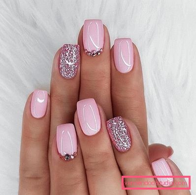 Delikatny lekki manicure 2019-2020