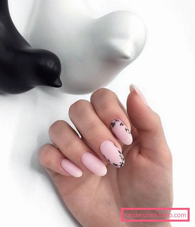 Delikatny lekki manicure 2019-2020