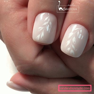 Delikatny lekki manicure 2019-2020
