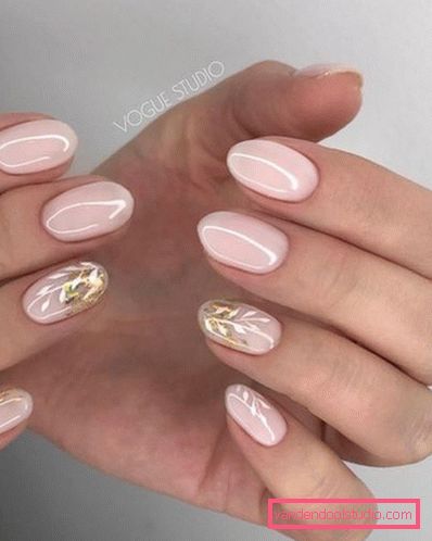 Delikatny lekki manicure 2019-2020
