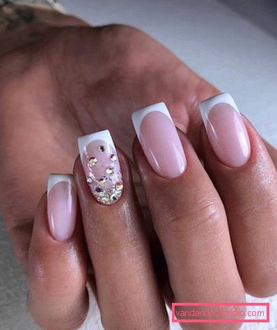 Delikatny lekki manicure 2019-2020