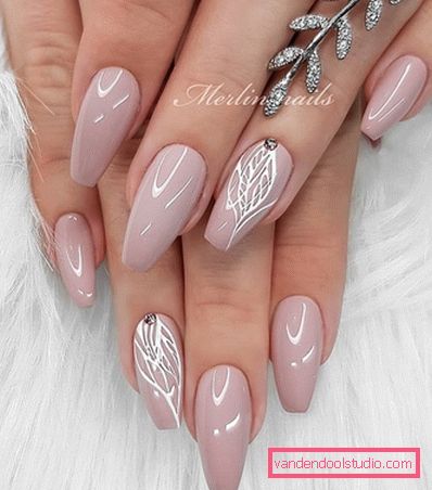 Delikatny lekki manicure 2019-2020