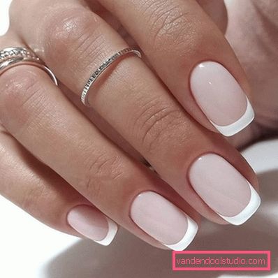 Delikatny lekki manicure 2019-2020