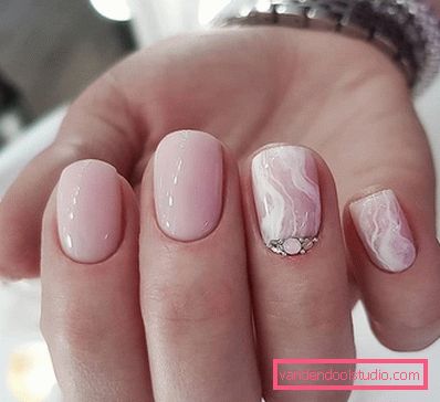 Delikatny lekki manicure 2019-2020