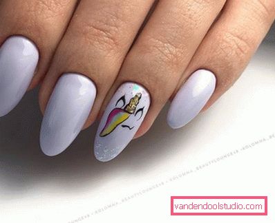 Delikatny lekki manicure 2019-2020