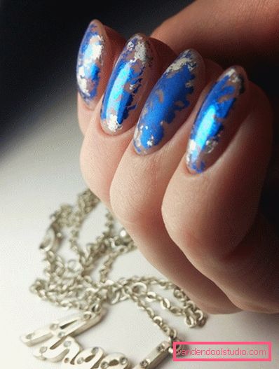 Genialny manicure z folią na lata 2019-2020