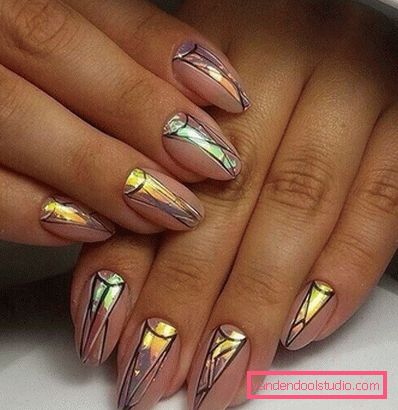 Genialny manicure z folią na lata 2019-2020