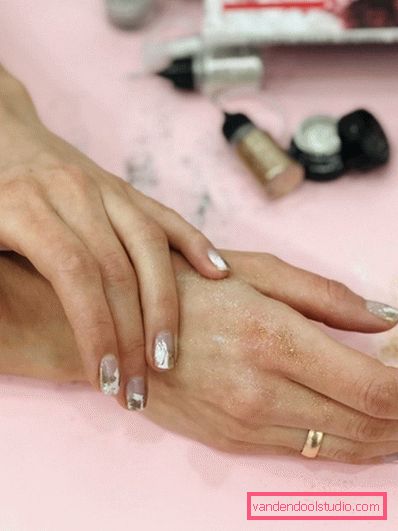 Genialny manicure z folią na lata 2019-2020