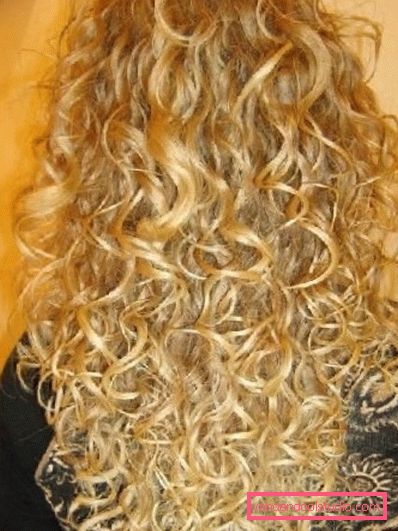 Wybór perm na długie włosy - zdjęcia długotrwałej stylizacji